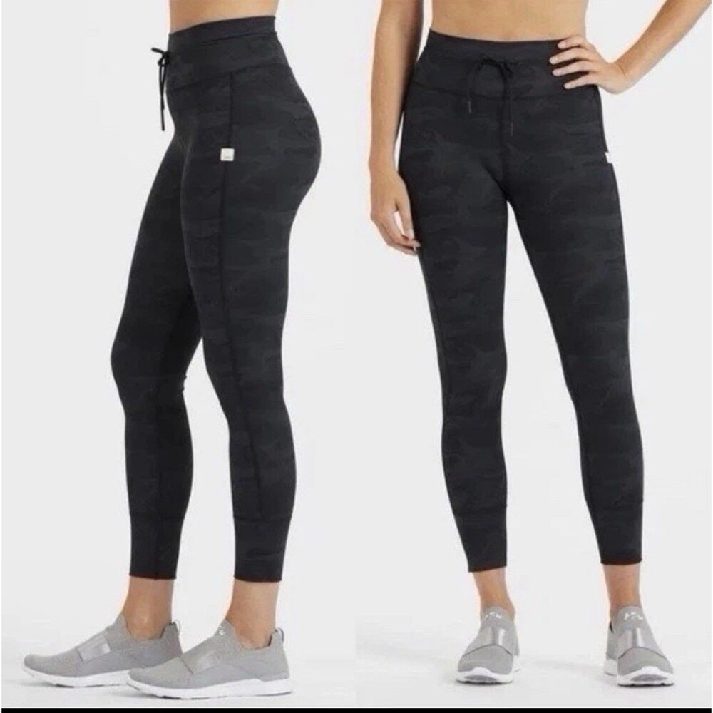 Vuori Women’s Daily Legging Black Camouflage 7/8 length Size Small